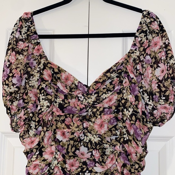 Floral ruched dress size 1X - Picture 2 of 8